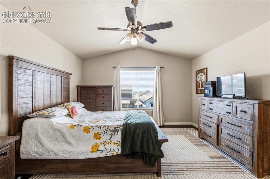Image 14 of 30: Bedroom