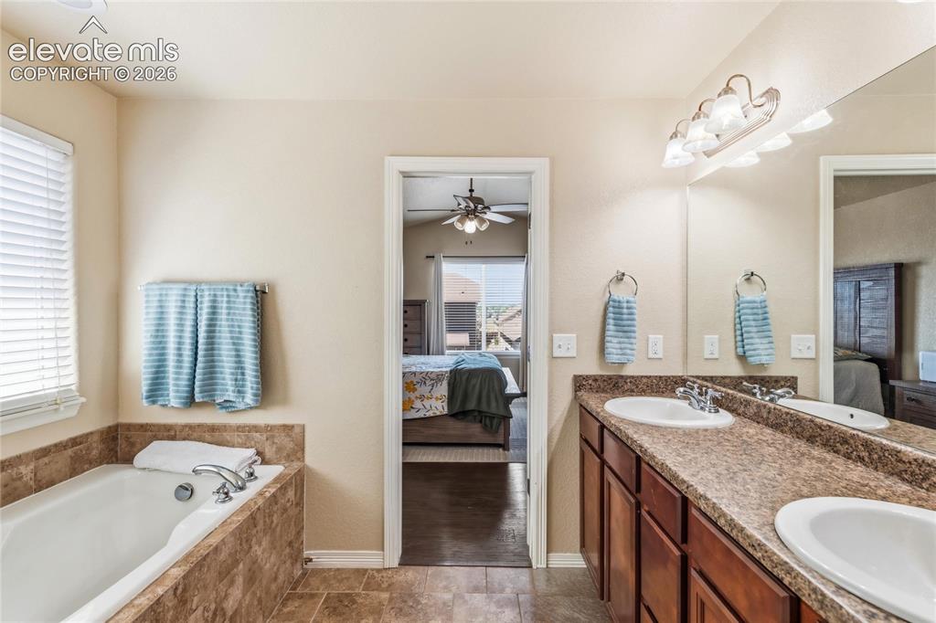 Image 17 of 30: Bathroom