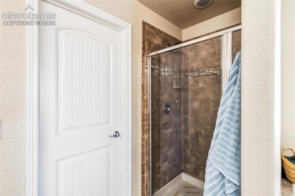 Image 18 of 30: Bathroom