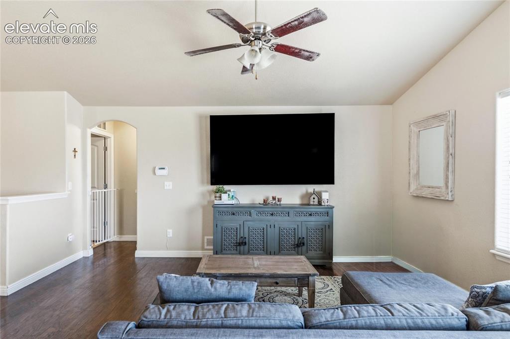 Image 5 of 30: Living Room