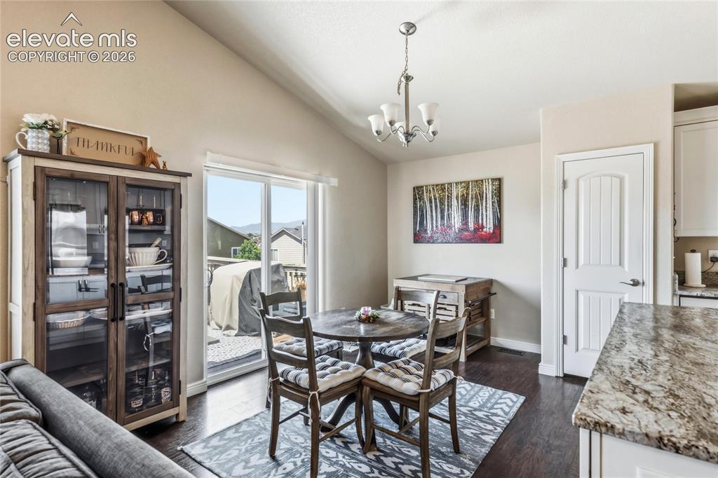 Image 7 of 30: Dining Area