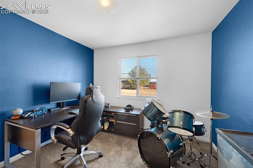 Image 11 of 20: Office