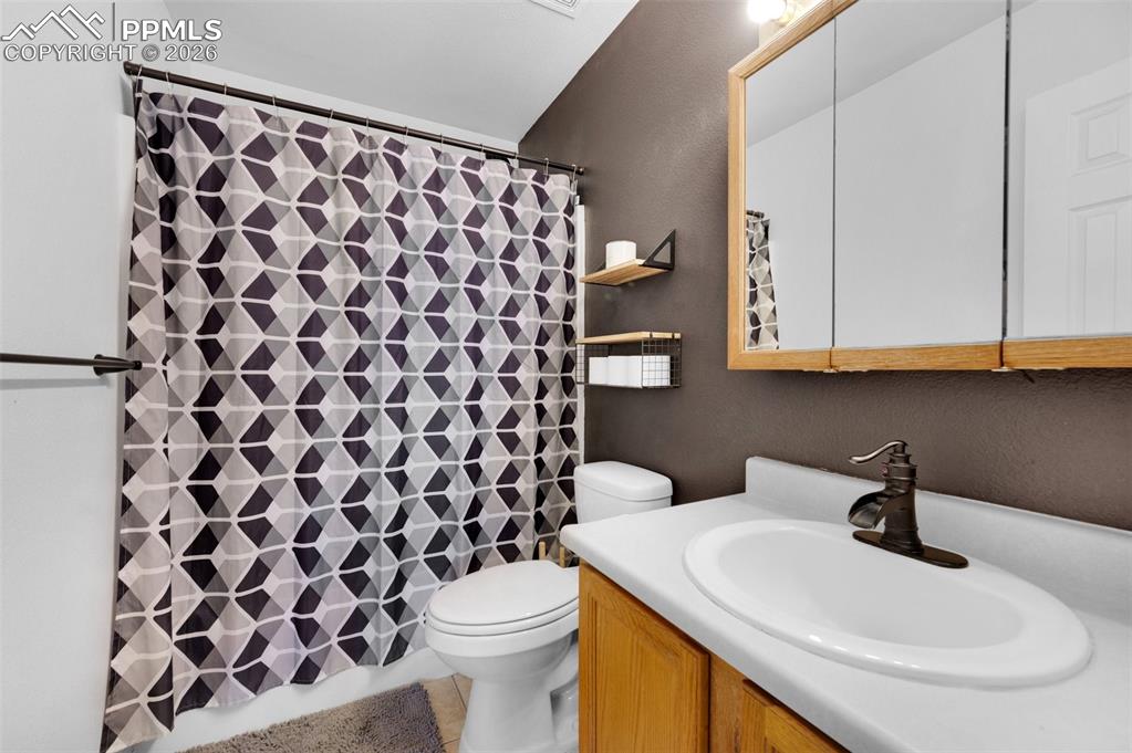 Image 12 of 20: Bathroom