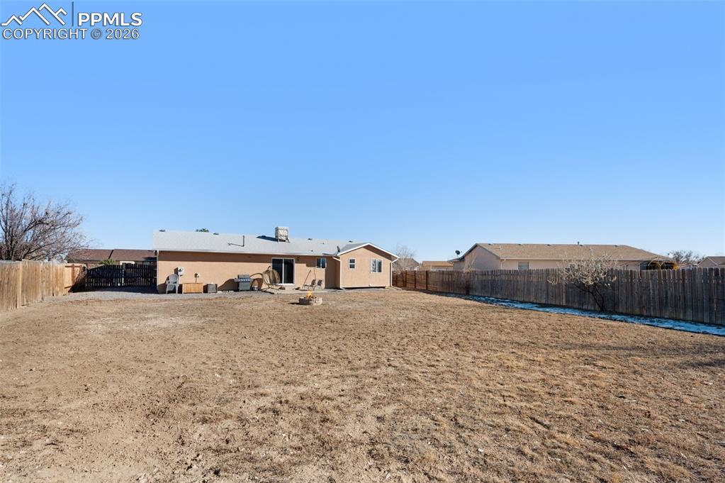 Image 17 of 20: Back of Structure