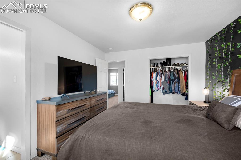 Image 9 of 20: Bedroom