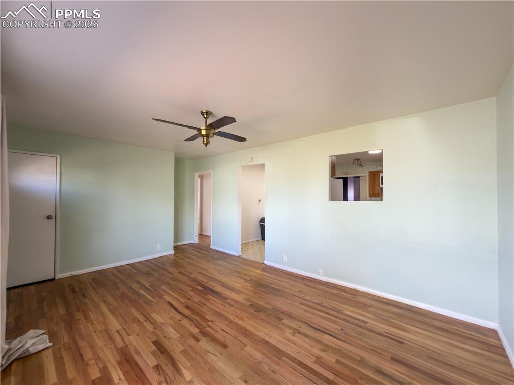 Image 7 of 21: Living Room