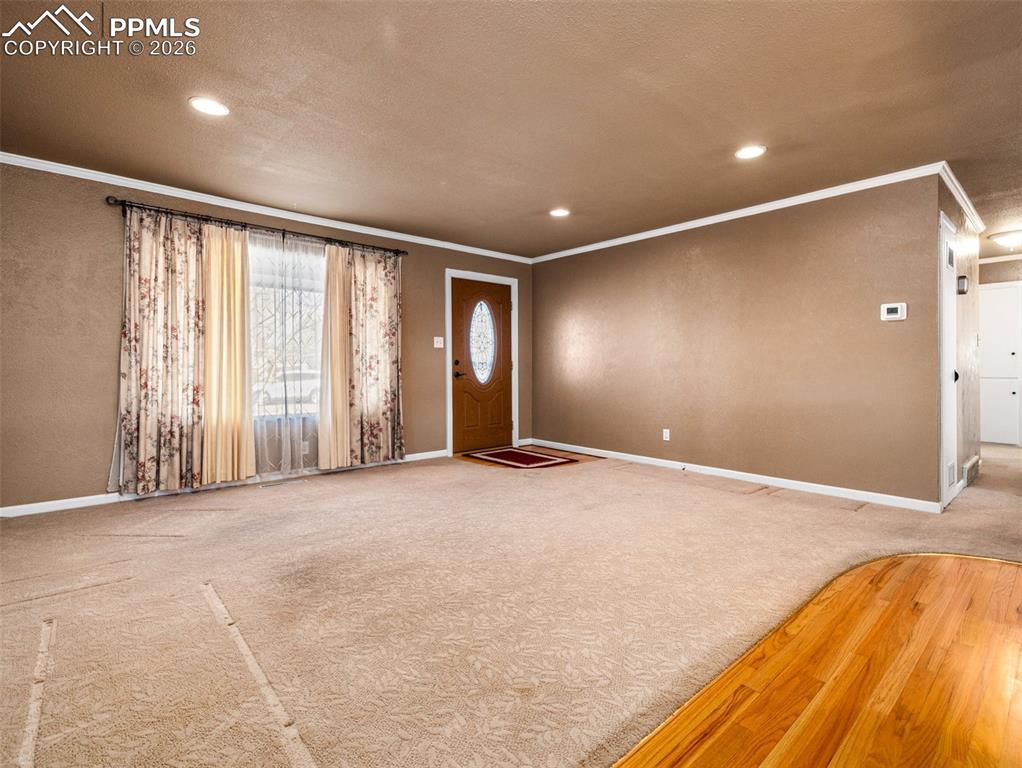 Image 10 of 24: Entry