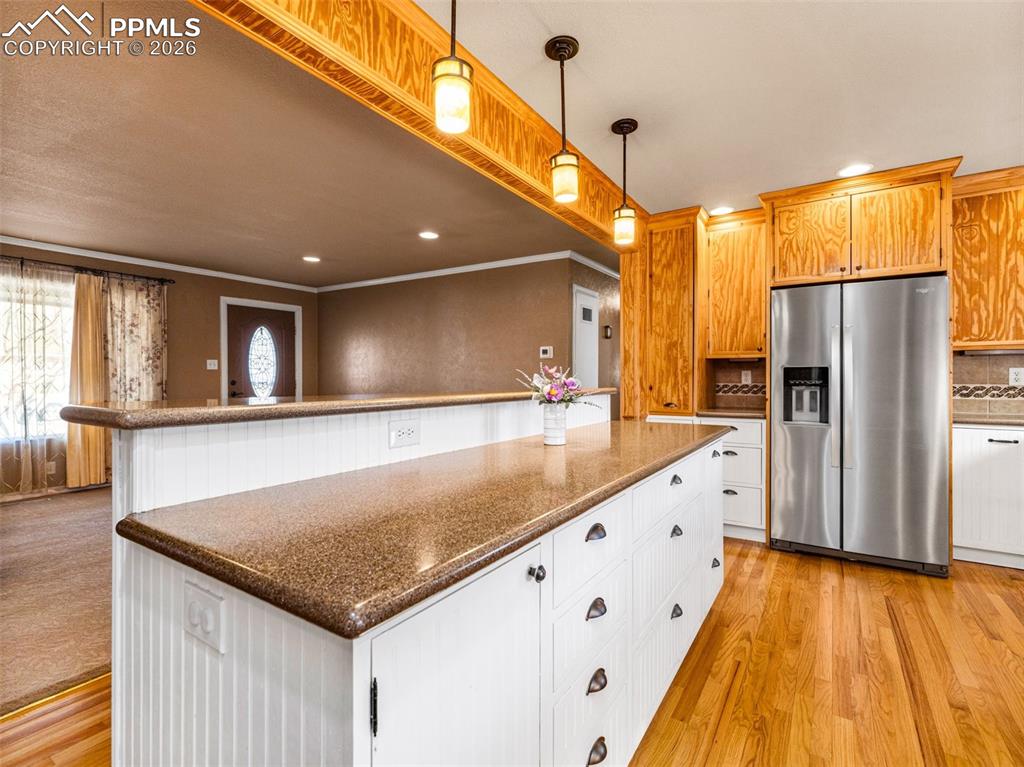 Image 13 of 24: Kitchen