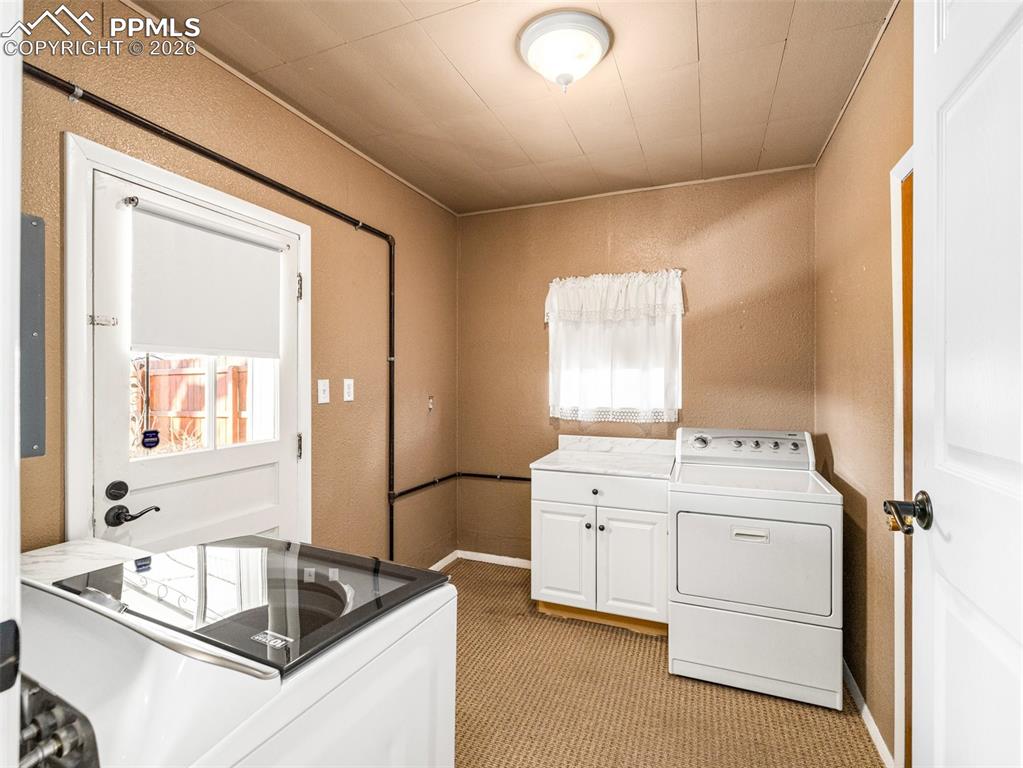 Image 15 of 24: Laundry