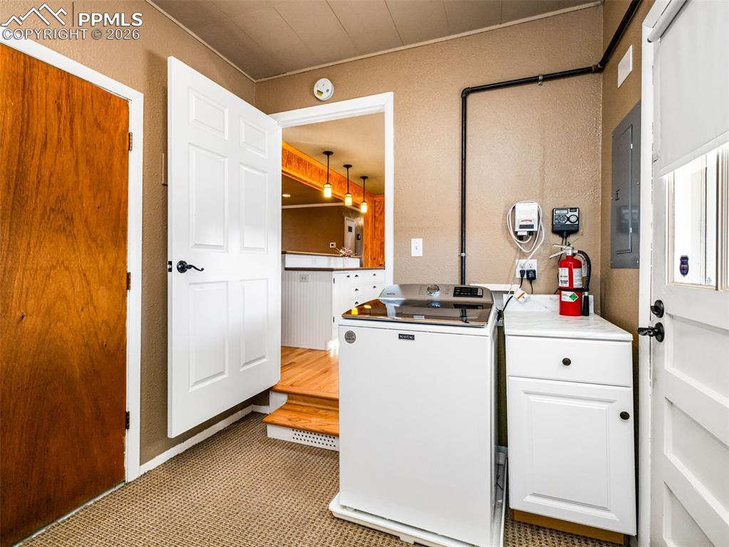 Image 16 of 24: Bathroom