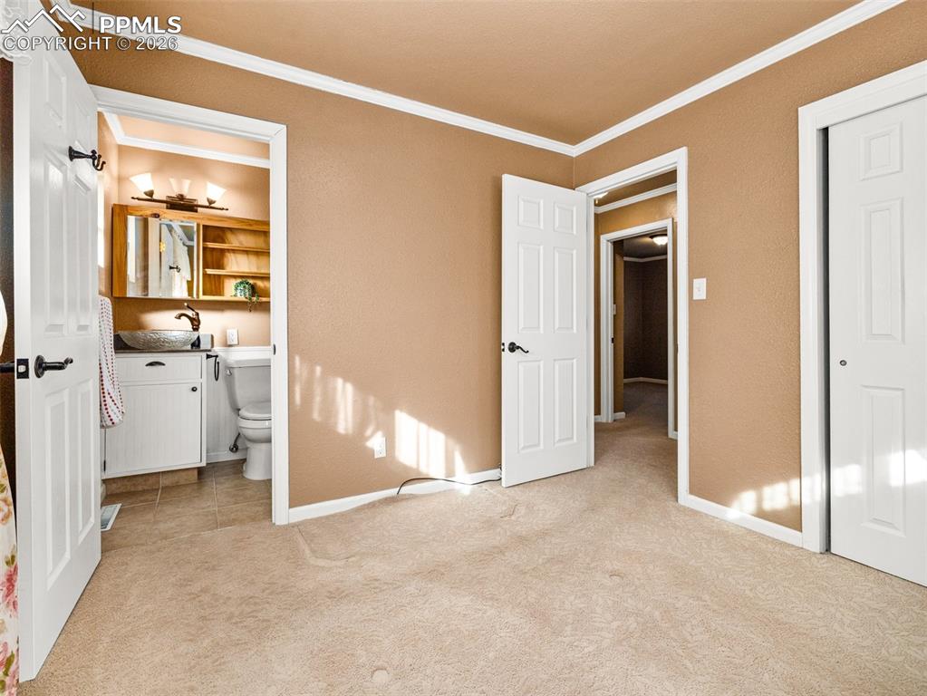 Image 19 of 24: Bedroom