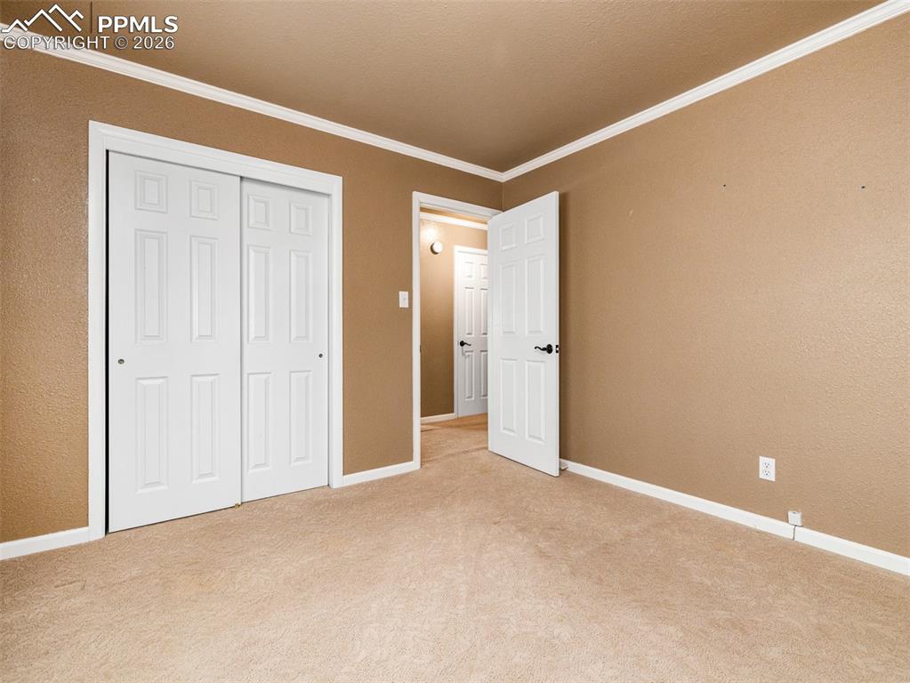 Image 22 of 24: Bedroom