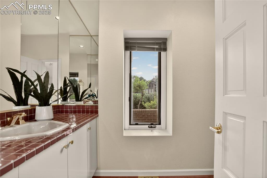 Image 27 of 41: Powder bath off main hallway