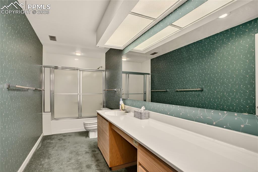 Image 30 of 41: Lower level spacious, full bath