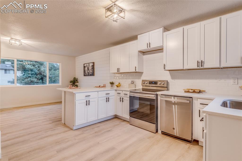 Image 8 of 37: Kitchen