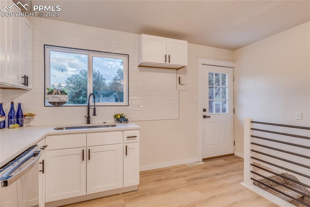 Image 9 of 37: Kitchen