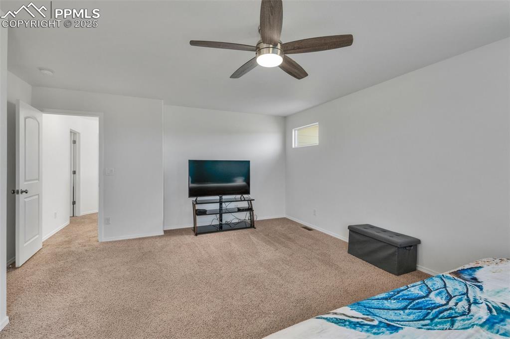 Image 18 of 42: Bedroom