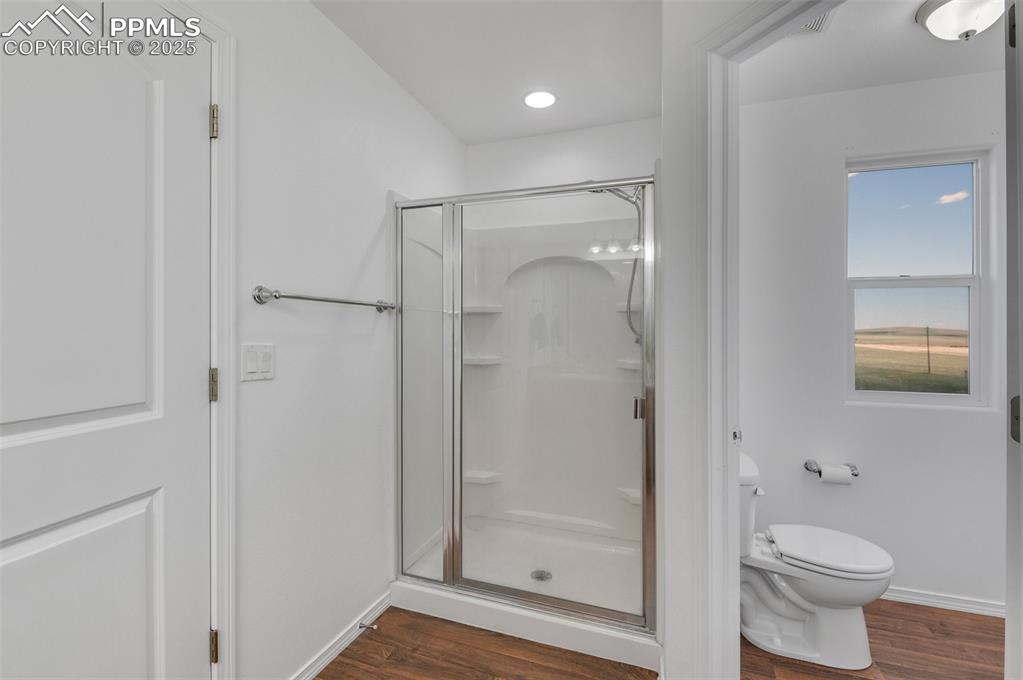 Image 20 of 42: Bathroom