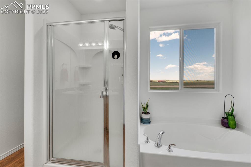 Image 24 of 42: Bathroom