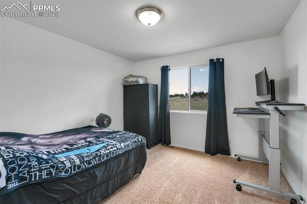 Image 25 of 42: Bedroom