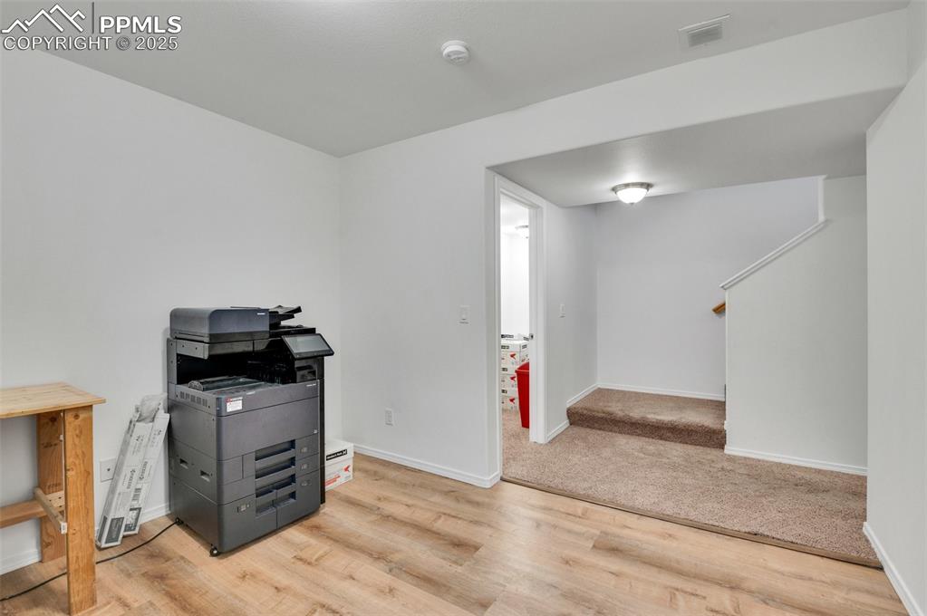 Image 27 of 42: Office