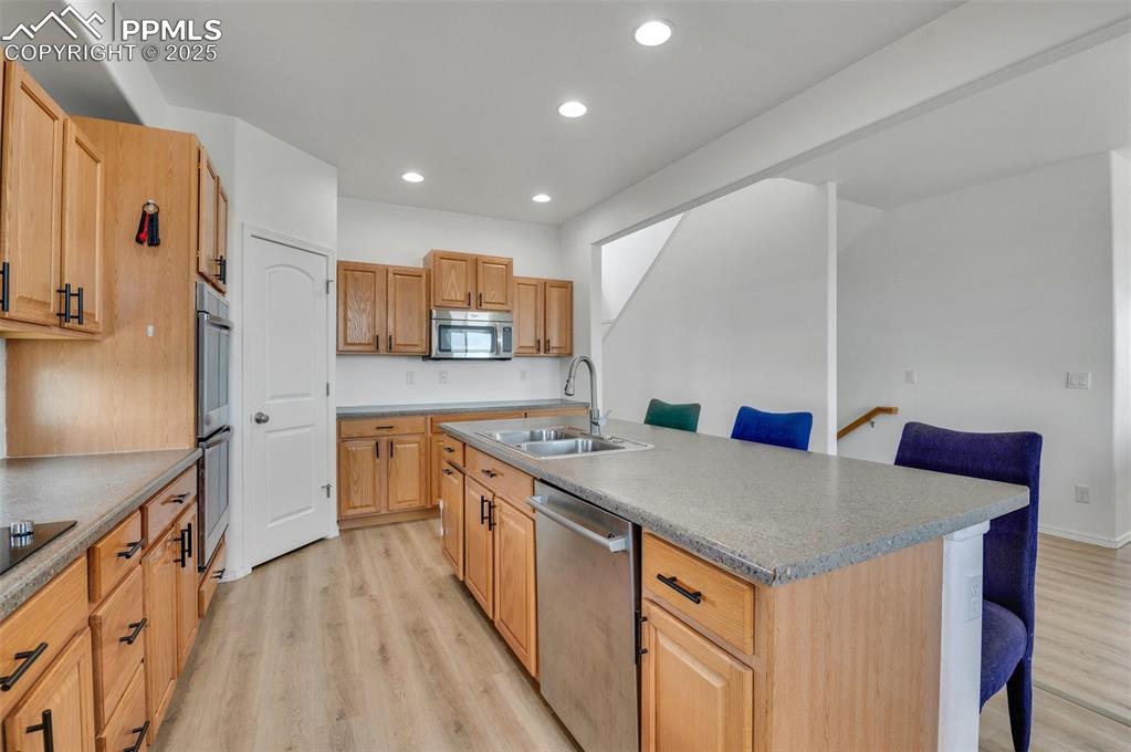 Image 6 of 42: Kitchen