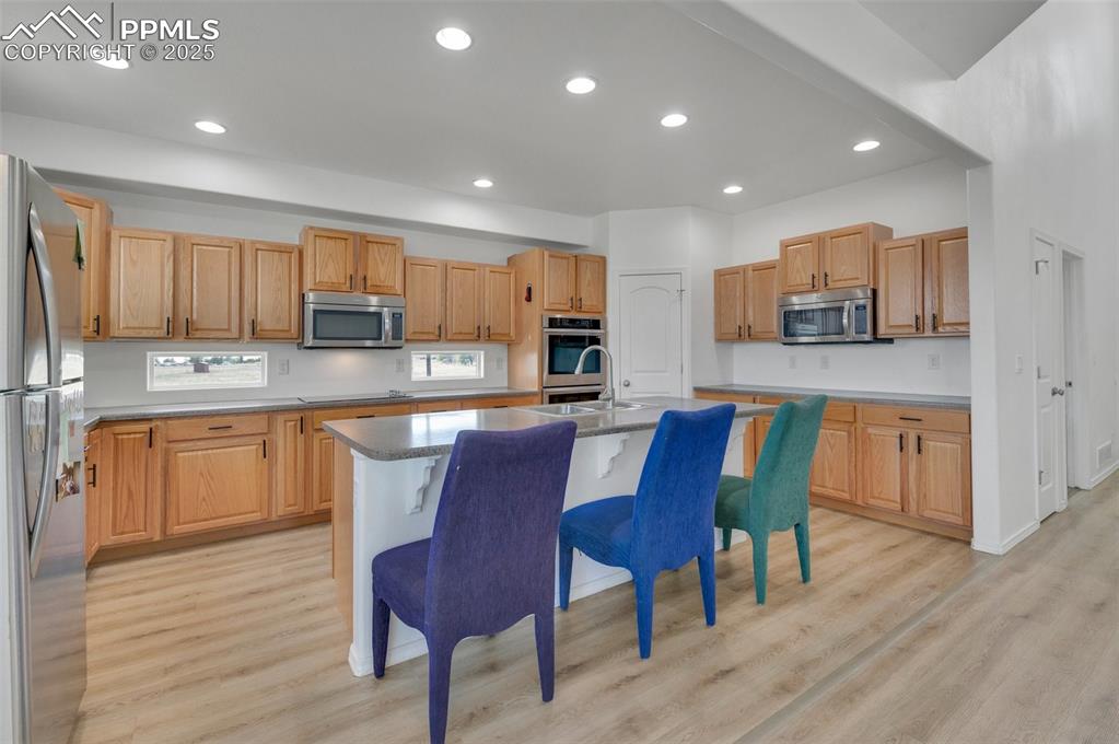 Image 7 of 42: Kitchen