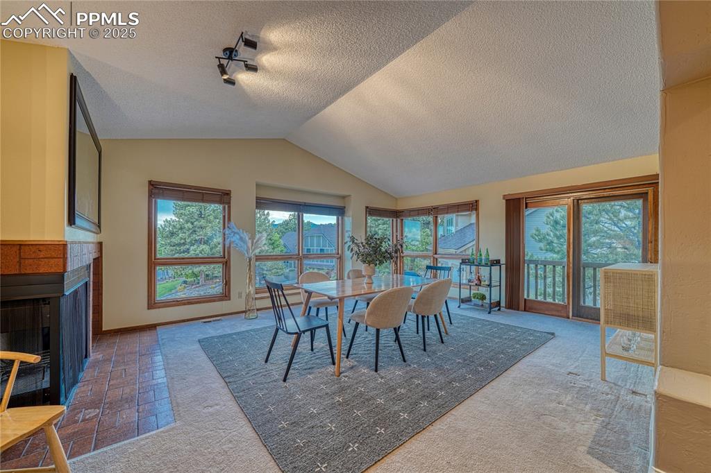 Image 12 of 50: Dining Area