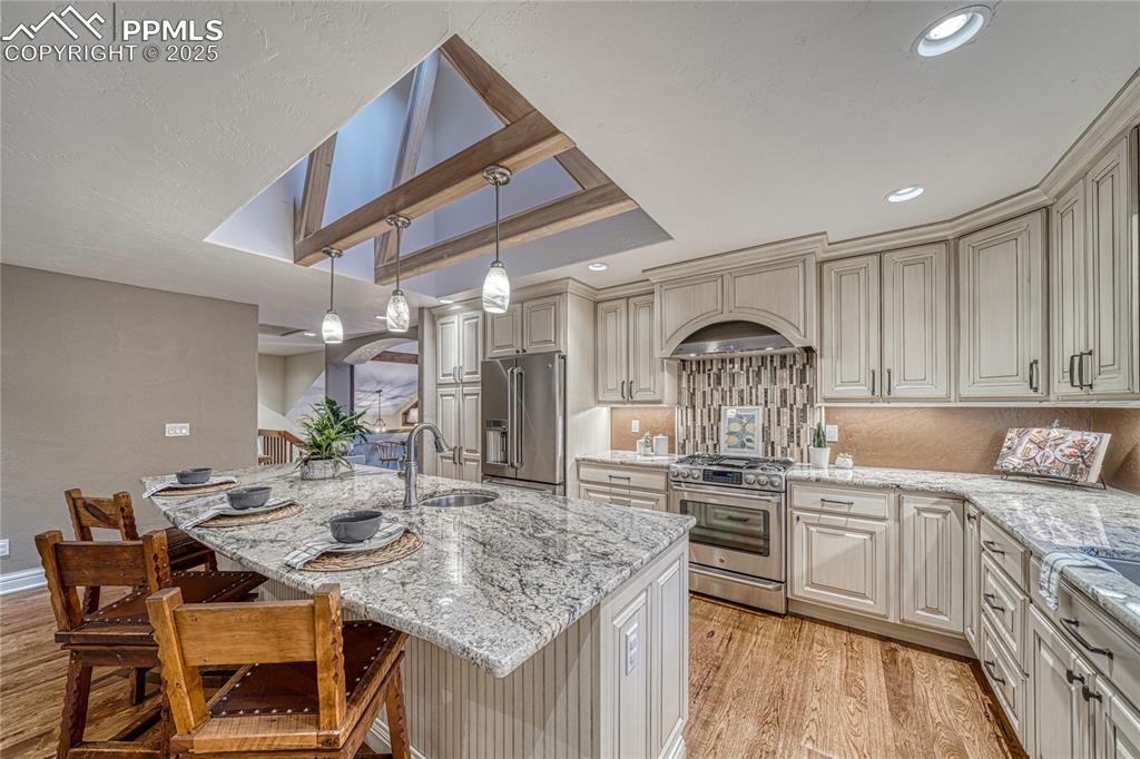 Image 16 of 50: Kitchen