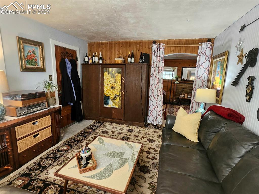 Image 13 of 36: Living Room