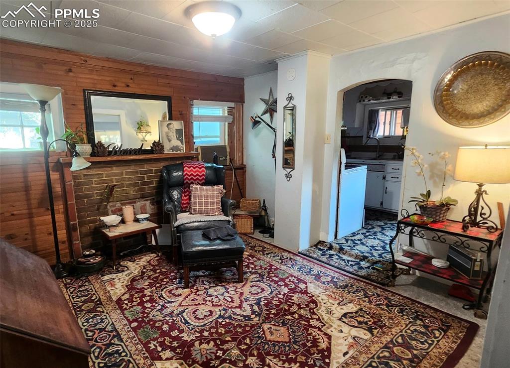 Image 6 of 36: Sitting Room