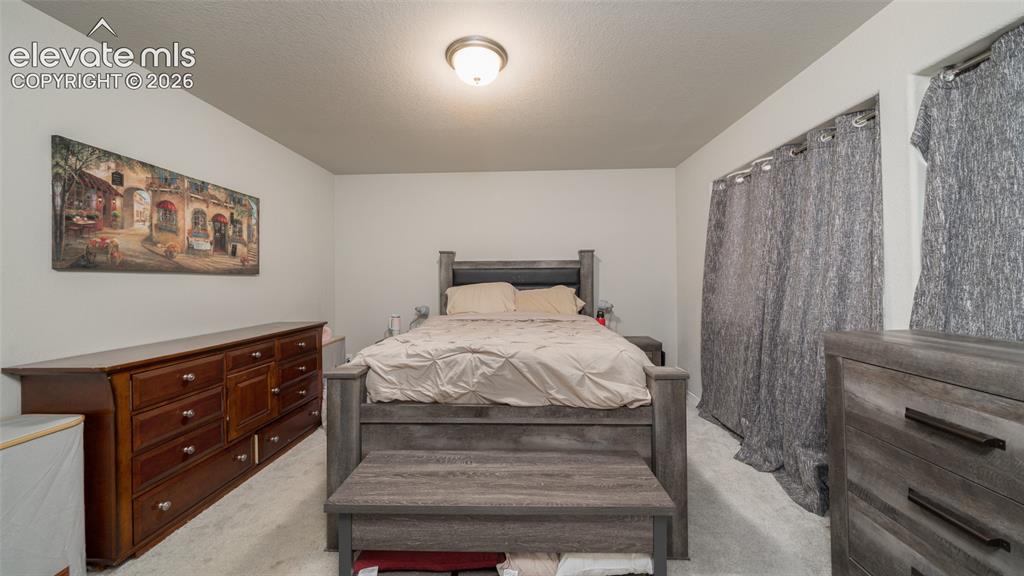 Image 10 of 15: Bedroom