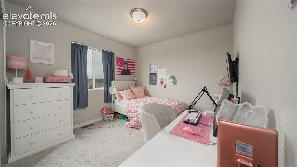 Image 12 of 15: Bedroom