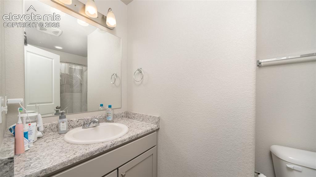 Image 13 of 15: Bathroom