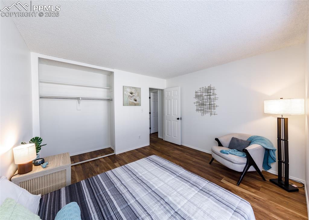 Image 26 of 33: Sitting Room