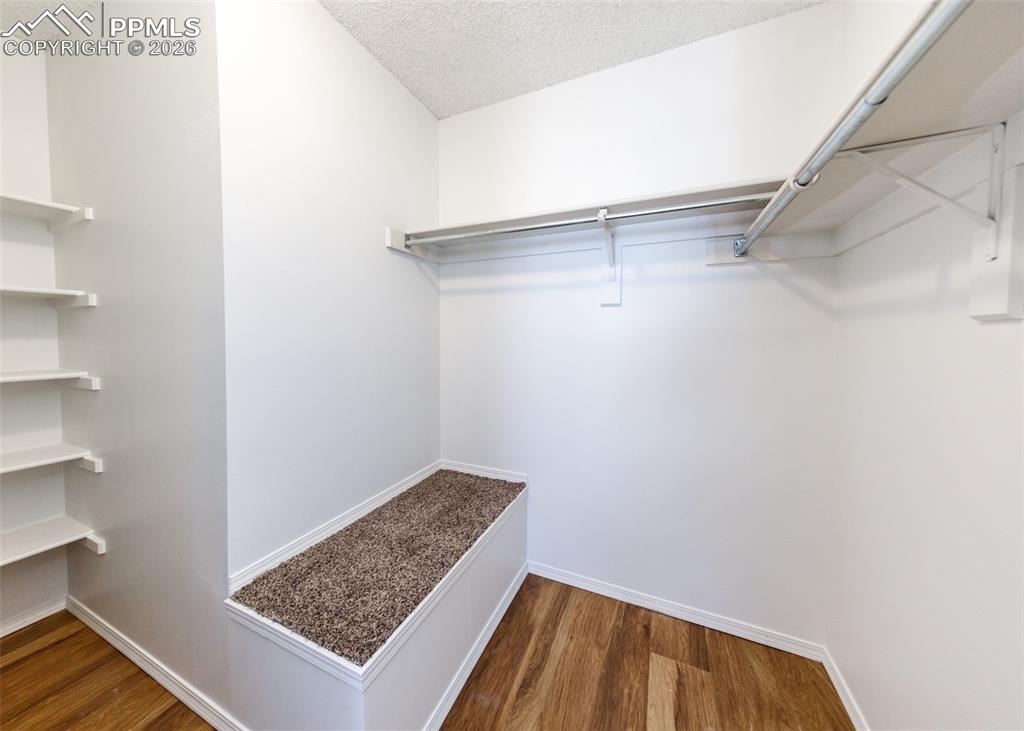 Image 30 of 33: Closet