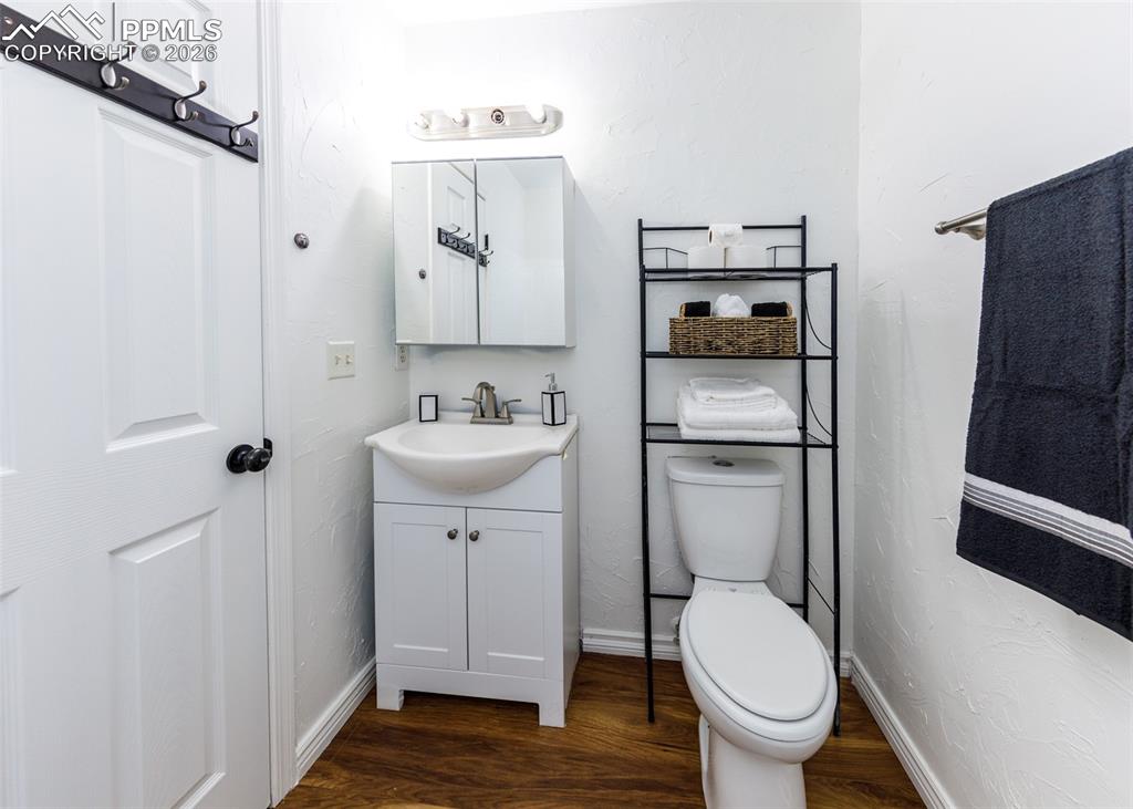 Image 32 of 33: Bathroom