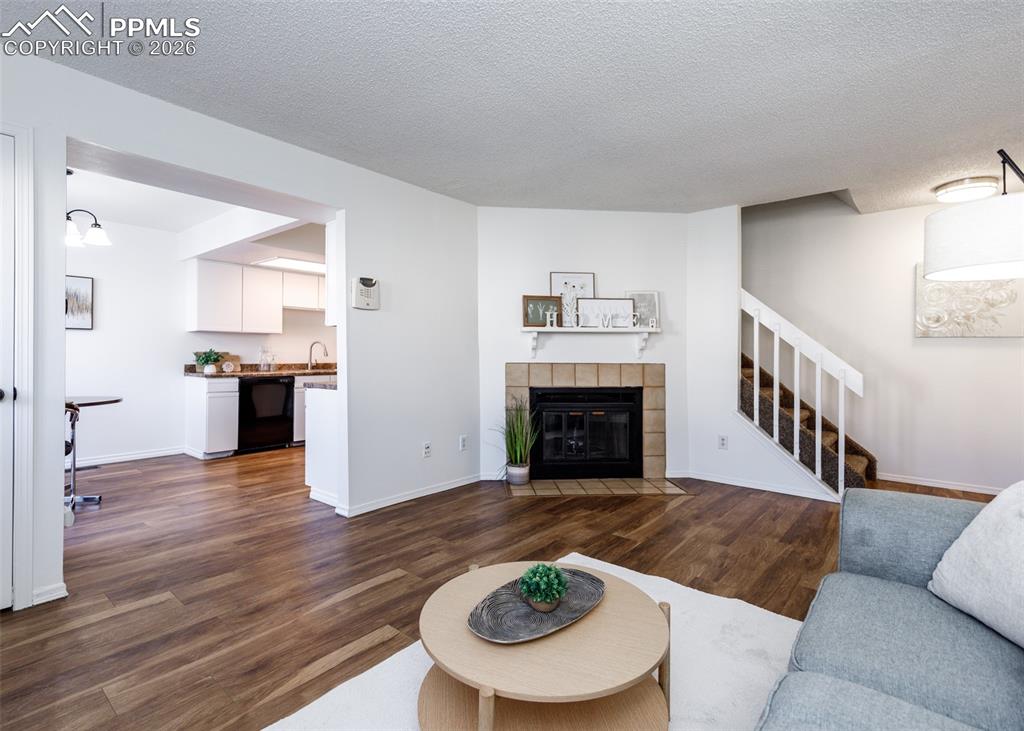 Image 7 of 33: Living Room