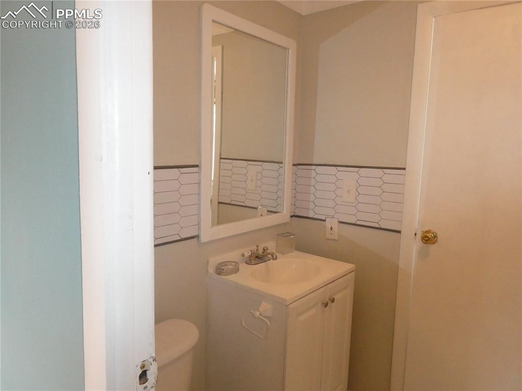 Image 22 of 43: Bathroom