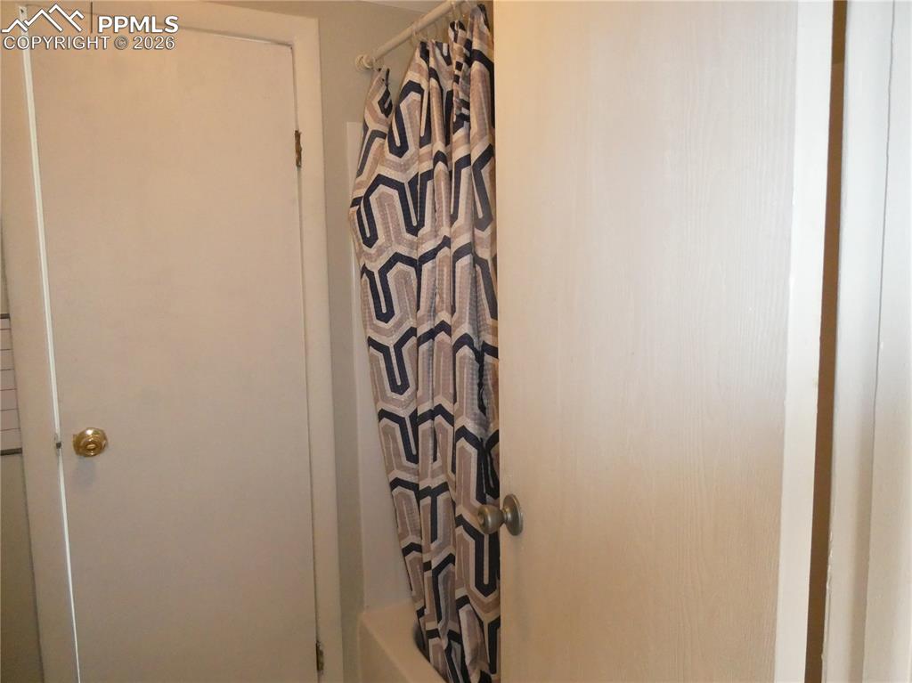 Image 24 of 43: Bathroom