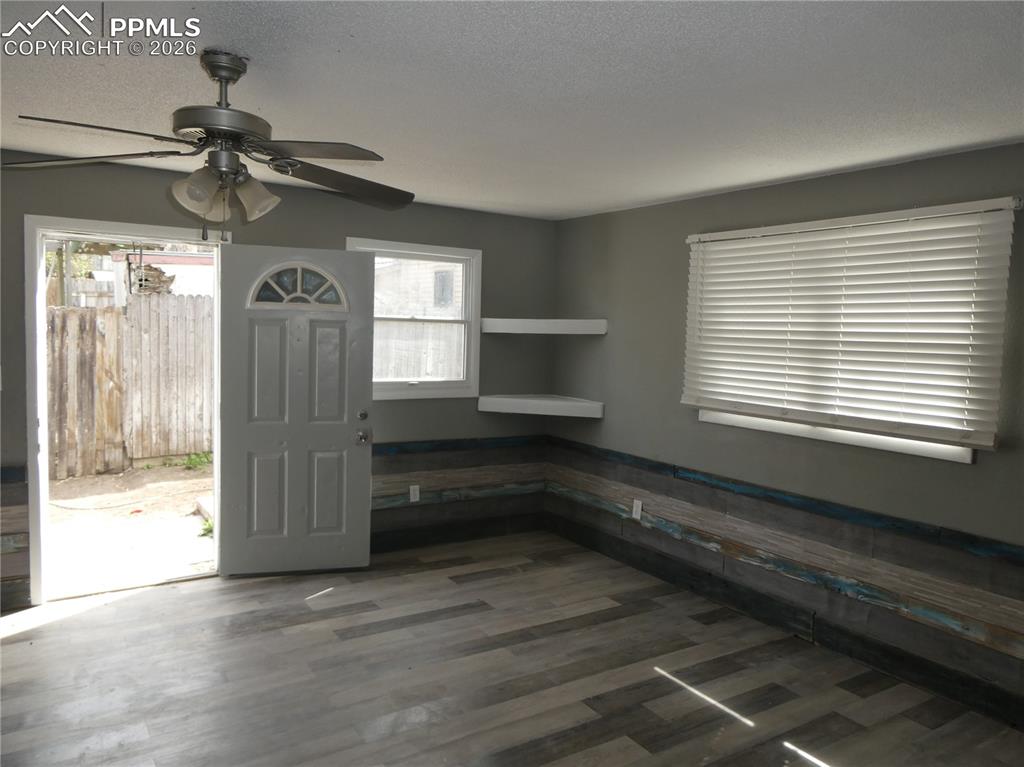 Image 25 of 43: Dining Area