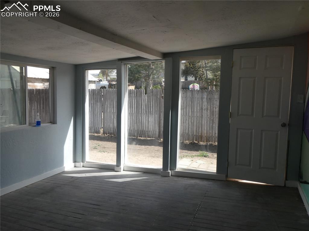 Image 30 of 43: Entry