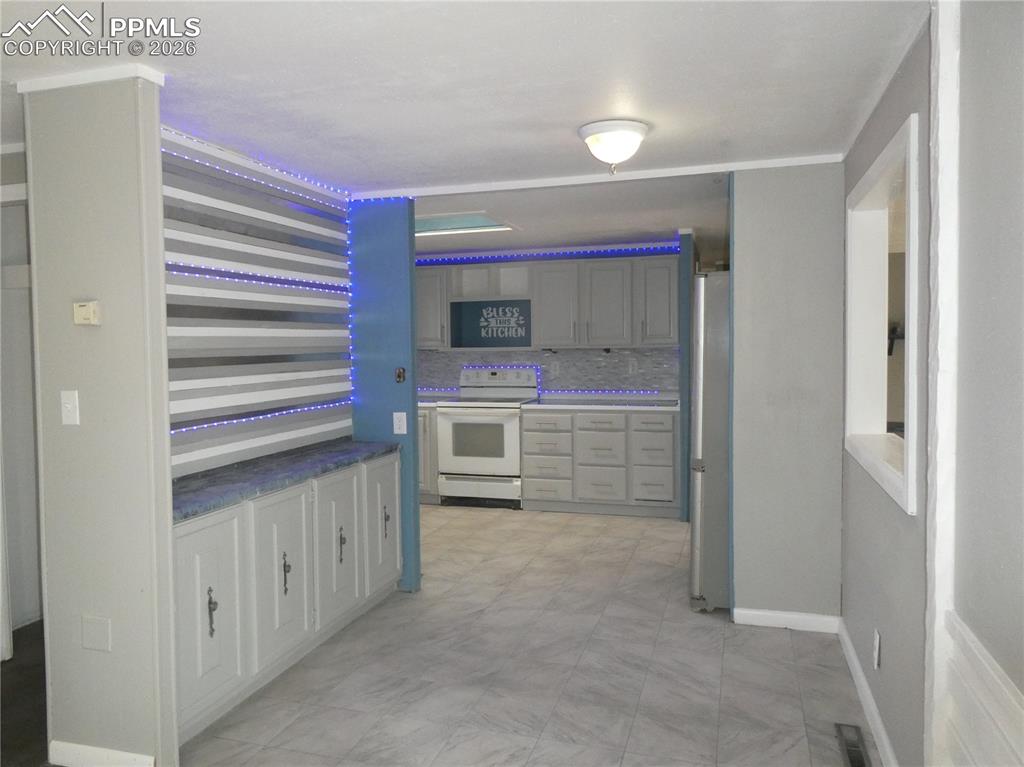 Image 5 of 43: Kitchen