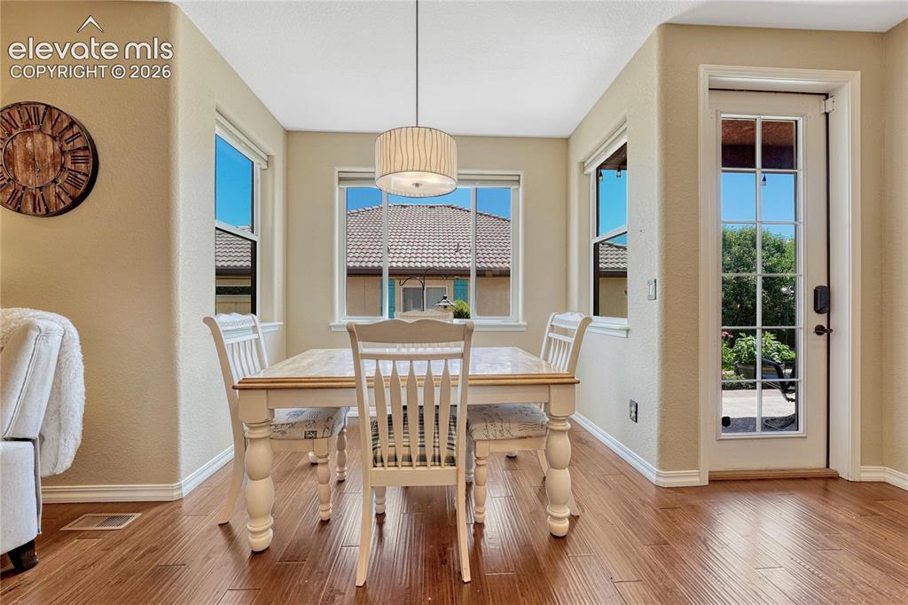 Image 13 of 48: Dining Area