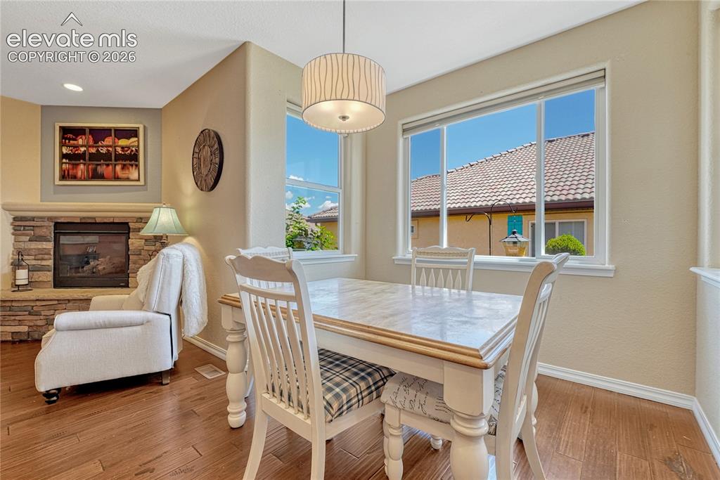 Image 14 of 48: Dining Area