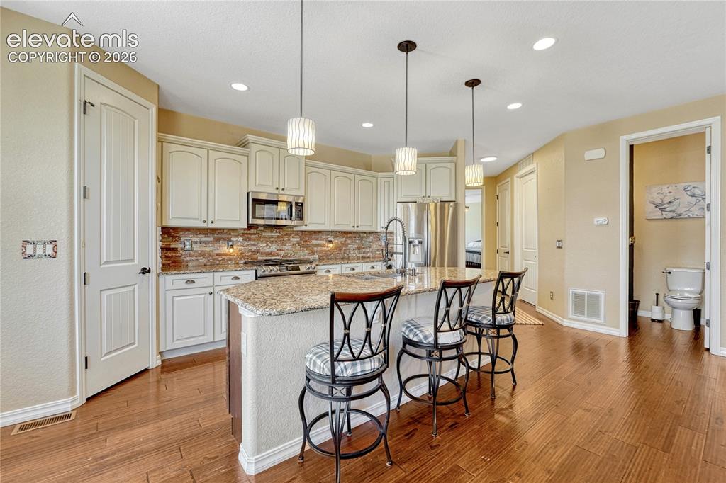 Image 15 of 48: Kitchen