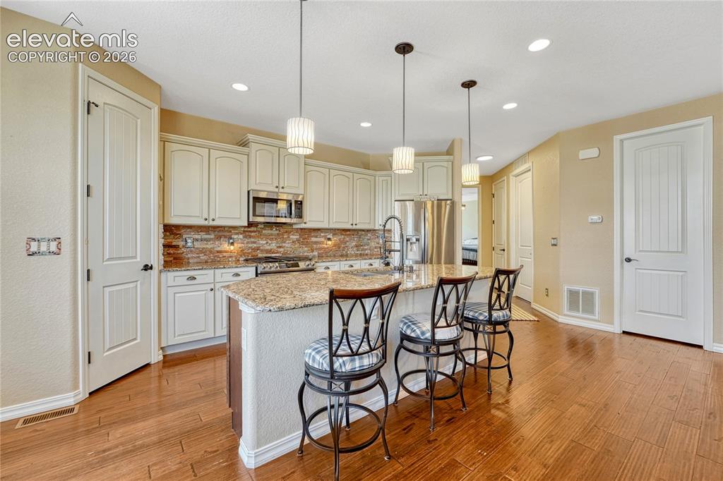 Image 16 of 48: Kitchen