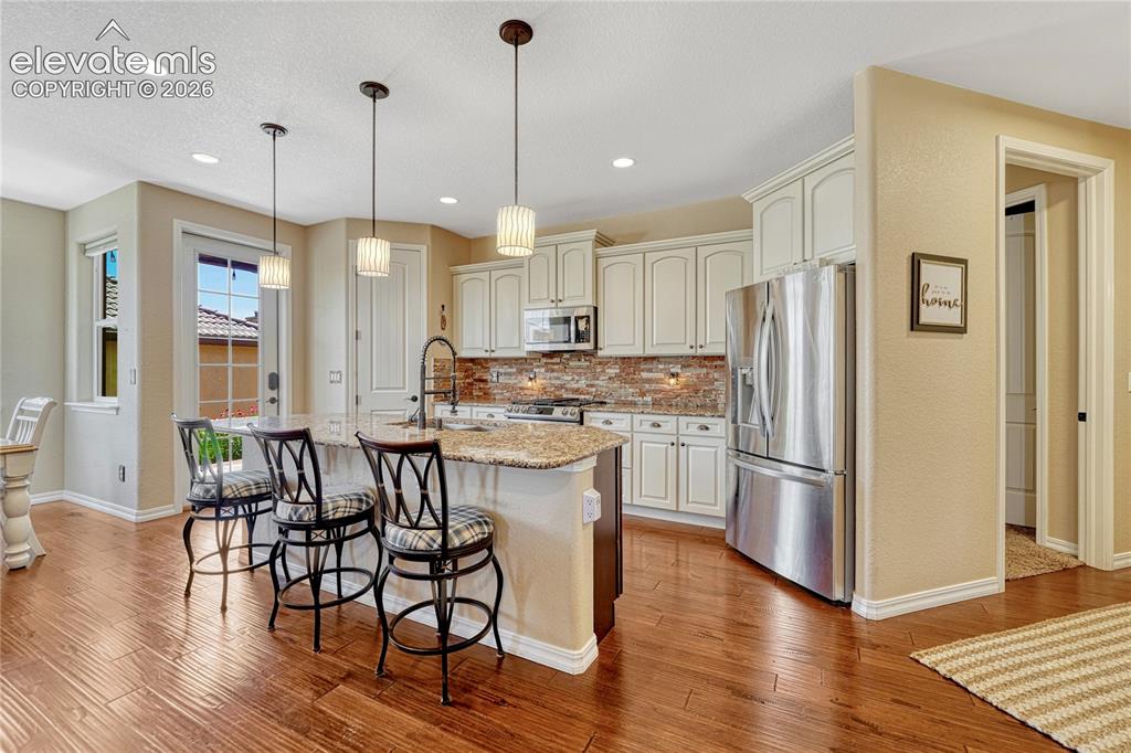 Image 17 of 48: Kitchen