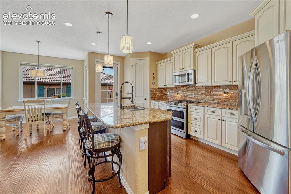 Image 18 of 48: Kitchen