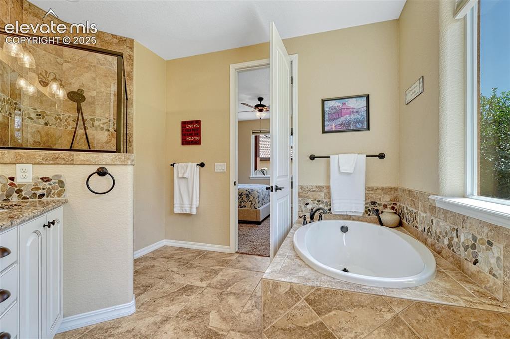 Image 29 of 48: Bathroom
